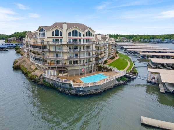 Exterior - Waterfront@ Ledges NO STEPS Main channel 2 bed Ledges MM20 Slip Pools Beach Golf (Osage Beach)
