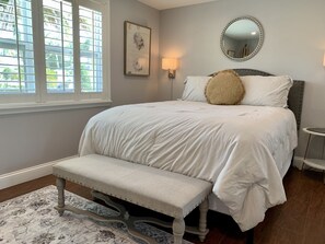 2 bedrooms, pillowtop beds, iron/ironing board, free WiFi