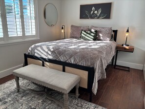 2 bedrooms, pillowtop beds, iron/ironing board, free WiFi - The Manor House on Lemon Bay is AVAILABLE April 6th. Spacious Home. Heated Pool! (Englewood)