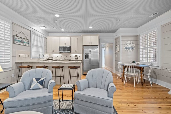 Interior - BB's - Perfect Choice For Your Beaufort Vacation! (Beaufort)