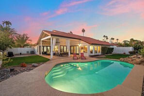 A heated pool - Be the lucky few! Stay fresh, relax, celebrate your special occasions @Coco-Ari! (Tempe)