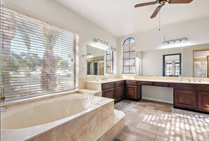 Combined shower/bathtub, hair dryer, bidet, towels