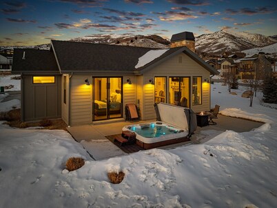 5 mi to Powder MNT-18 Mi to Snow Basin! Hot Tub! Arcade Games & Foosball!