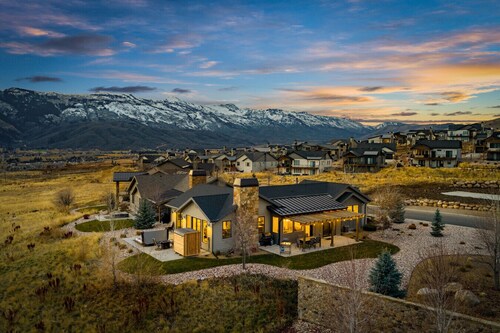 Bailey Lane Retreat | Powder MTN/Nordic + Hot Tub, Sauna & Game Room!