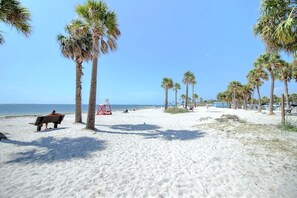 Beach nearby, sun-loungers, beach towels