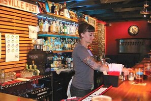 Bar (on property) - Charming 2 BR home by Emerson Park & Gardens - UL, Downtown, Shopping and Eats (Louisville)