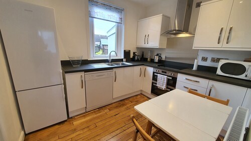 51 Milton Crescent, Quiet Townhouse near the beach