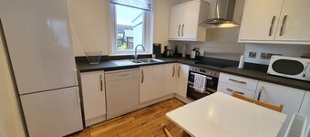 51 Milton Crescent, Quiet Townhouse near the beach