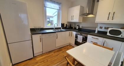 51 Milton Crescent, Quiet Townhouse near the beach