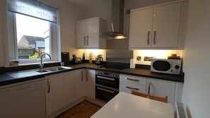 Fridge, microwave, oven, stovetop - 51 Milton Crescent, Quiet Townhouse near the beach (Anstruther)