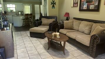 Smart-TV, Kamin, DVD-Player, Videothek