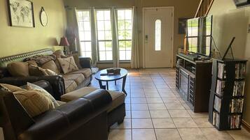 Smart-TV, Kamin, DVD-Player, Videothek