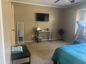 1 bedroom, desk, iron/ironing board, free WiFi