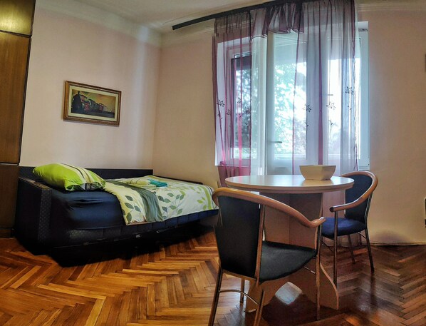 1 bedroom, WiFi, bed sheets