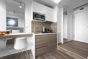 Deluxe Double Room | Private kitchen