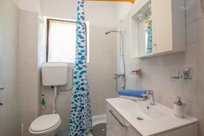 Bathroom - Holiday apartment with a/c (Vantačići)