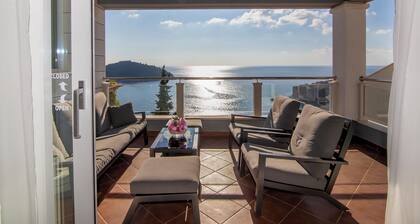 87 Stairs Apartment - penthouse with the most amazing terrace and sea view