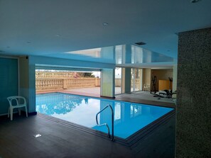 من حمّامات السباحة المغطاة، حمّام سباحة خارجي