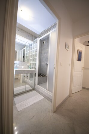 Shower, hair dryer, towels, soap