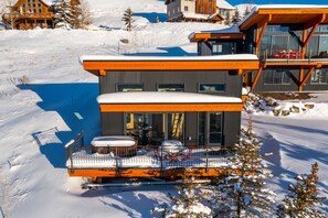 Exterior - Couples retreat with private hot tub, endless views, and hiking trails above you (Mt. Crested Butte)