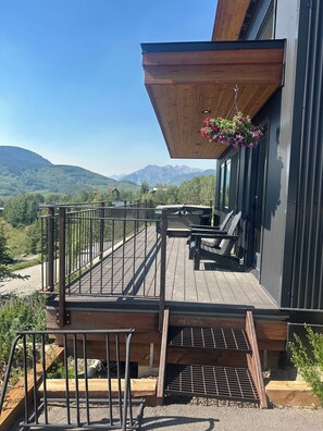 Terrace/patio - Couples retreat with private hot tub, endless views, and hiking trails above you (Mt. Crested Butte)