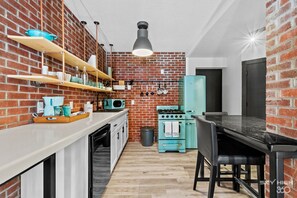 Private kitchen - Beautifully renovated 1800 SF home where modern amenities meet classic style . (Springdale)