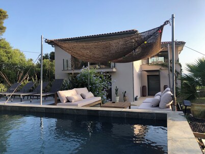 Contemporary villa with sea view