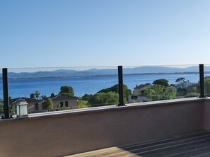 Property grounds - Contemporary villa with sea view (Hyères)