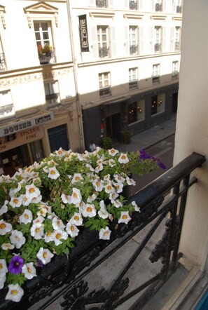 Exterior - Hotel Geoffroy Marie Opera (Paris)