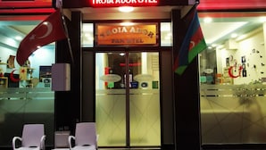 Front of property - ADOR TROIA HOTEL (Çanakkale)