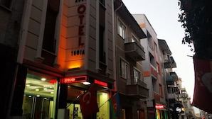 Front of property - ADOR TROIA HOTEL (Çanakkale)