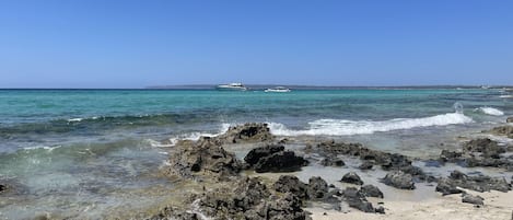 Una spiaggia nelle vicinanze