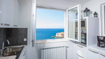 Kühlschrank, Mikrowelle, Ofen, Geschirrspüler