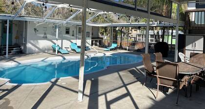 MERMAID MANOR heated POOL!! Waterfront, KAYAKS, boat dock, Weeki Wachee manatees