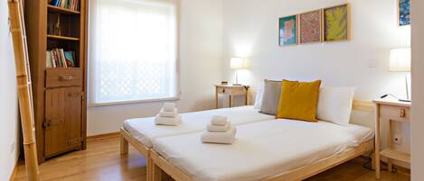 2 bedrooms, iron/ironing board, free WiFi