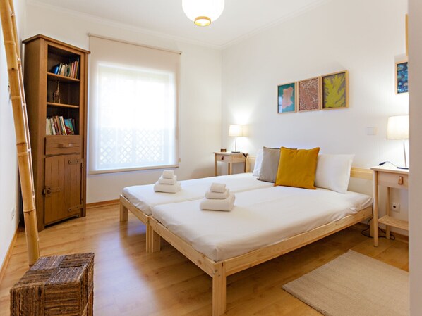 2 bedrooms, iron/ironing board, free WiFi - Cozy, 2 minute walk from the center (Faro)