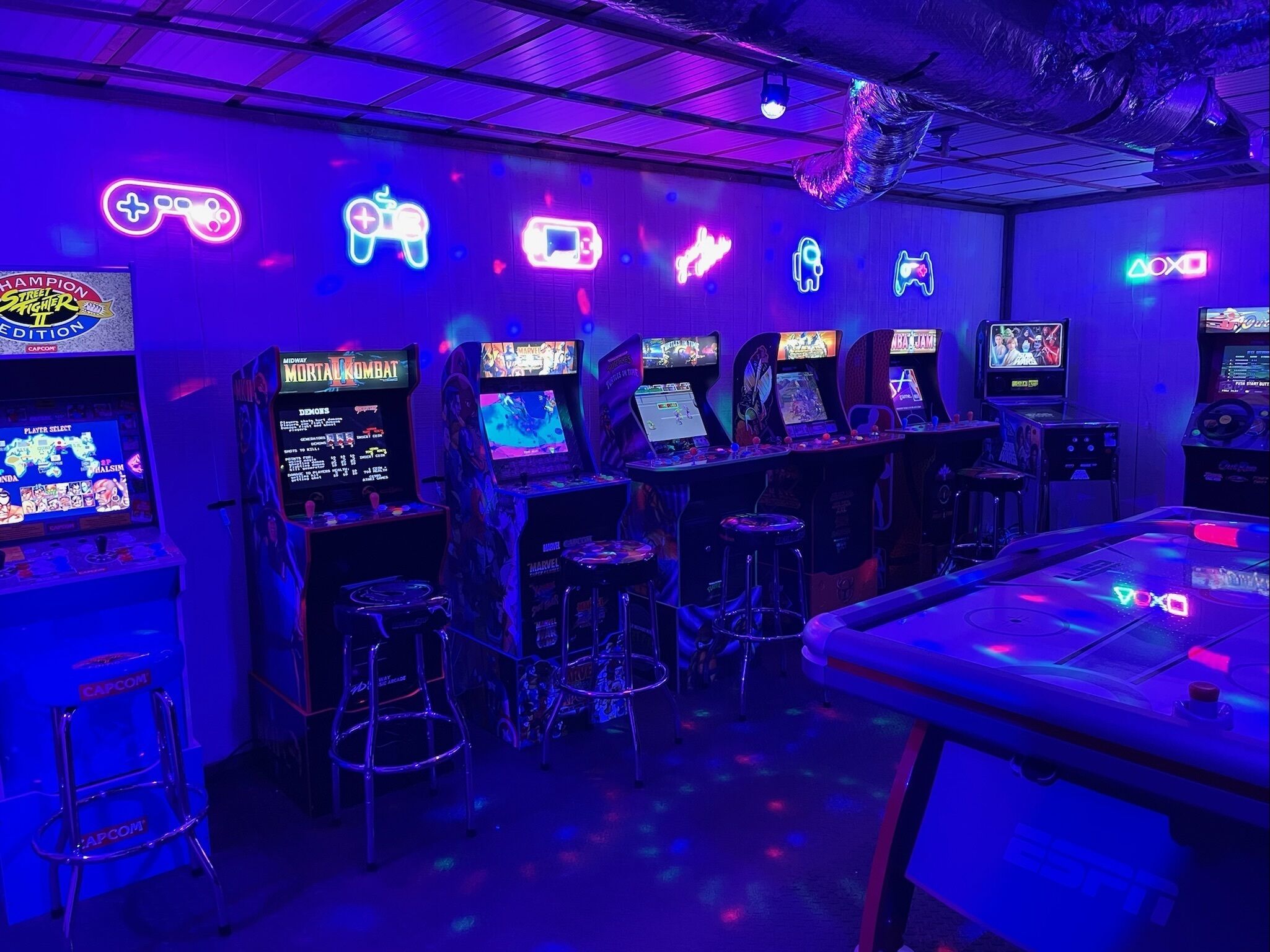 *NEW LISTING Family Fun 5 bedroom with full arcade