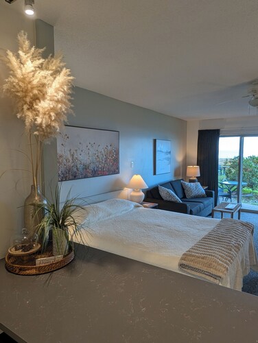 Beachfront Walk-out in the Heart