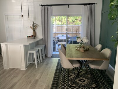 Cheerful town home with private patio, close to downtown Alpharetta.