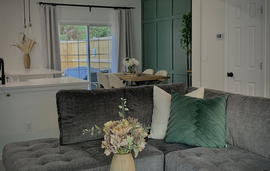 Cheerful Town Home With Private Patio, Close To Downtown Alpharetta. - Roswell, GA