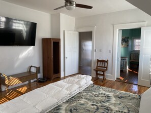 2 bedrooms, desk, free WiFi, bed sheets