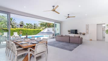 Villa | Wohnbereich | Flachbildfernseher