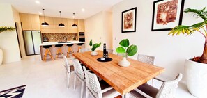 Villa | In-room dining