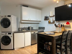 雪櫃、微波爐、焗爐、爐具