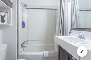 Combined shower/bathtub, towels, soap, shampoo
