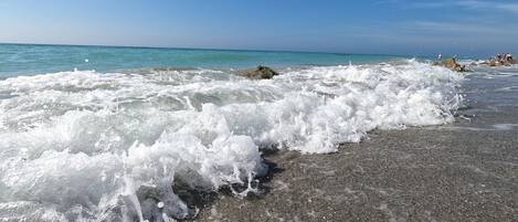 In Strandnähe, Liegestühle, Strandtücher