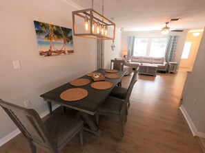 Interior - VENICE/Heated Pool House/ 7 min to the Beach/ Shops&Dining nearby (Venice)