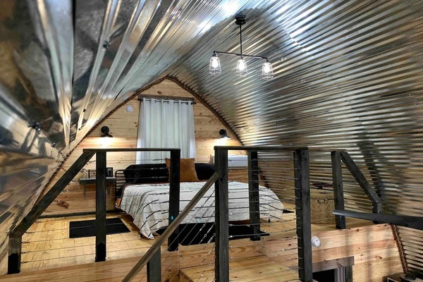 2 bedrooms, iron/ironing board, bed sheets, wheelchair access