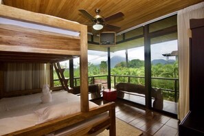 3 habitaciones, cortinas blackout, tabla de planchar con plancha y wifi 