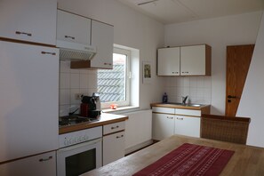 Fridge, oven, stovetop, coffee/tea maker